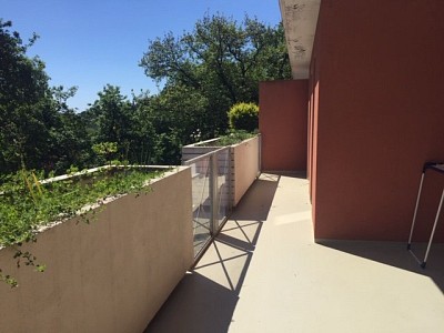 APPARTEMENT T2 A LOUER - VENCE - 45 m2 - 660€ charges comprises par mois