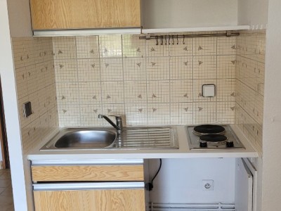 STUDIO A LOUER - ST AYGULF - 18 m2 - 466€ charges comprises par mois