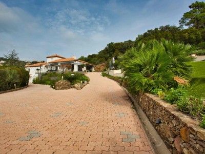 VILLA DE 185M2 SUR 4000M2 DE TERRAIN A VENDRE - ROQUEBRUNE SUR ARGENS - 185 m2 - 1490000€