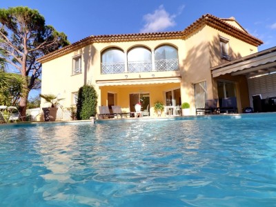 VILLA A VENDRE - ST RAPHAEL - 180 m2 - 1294000€
