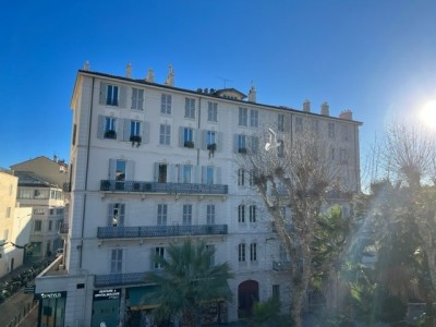 Appartement avec balcon. A VENDRE - CANNES - 181 m2 - 1500000€