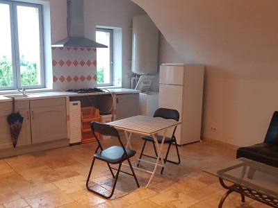 APPARTEMENT 2 PI7CES MEUBL2 A LOUER - CALLIAN - 41 m2 - 660€ charges comprises par mois