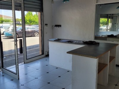 LOCAL COMMERCIAL A LOUER - CALLIAN - 49 m2 - 820€ HC et HT par mois