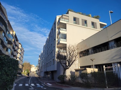 STUDIO ET STATIONNEMENT A VENDRE - ST RAPHAEL - 29.8 m2 - 179 000 €