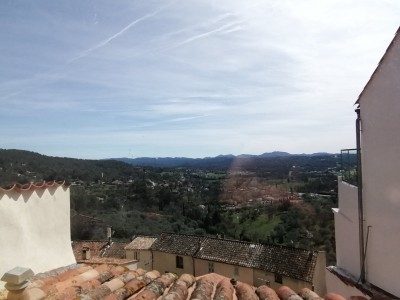 Appartement au dernier étage. A VENDRE - TOURRETTES - 57.15 m2 - 129 600 €