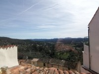 Appartement au dernier étage. A VENDRE - TOURRETTES - 57.15 m2 - 129 600 &euro;